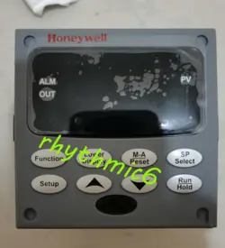 BRAND NEW HONEYWELL UDC2500 TEMPERATURE CONTROLLER FAST FEDEX OR DHL