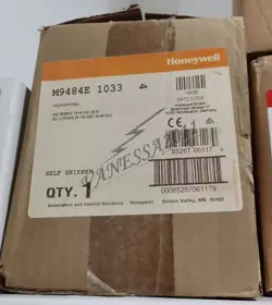 ONE NEW HONEYWELL M9484E1033 M9484E 1033