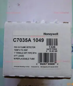 NEW HONEYWELL C7035A1049 UV FLAME DETECTOR C7035A1049 IN BOX #AT