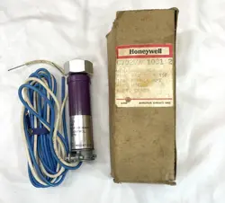 1 PC HONEYWELL MINI PEEPER ULTRAVIOLET FLAME DETECTOR  C7027A 1031