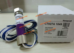 1X NEW IN BOX HONEYWELL C7027A1049 C7027A 1049 FLAME DETECTOR SENSOR