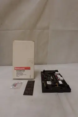 HONEYWELL Q7300B1008 THERMOSTAT SWITCHING SUBBASE FOR T7300 ~ NOS