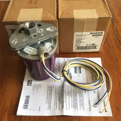 1PC NEW HONEYWELL C7061A1012 UV FLAME DETECTOR  EXPEDITED SHIPPING