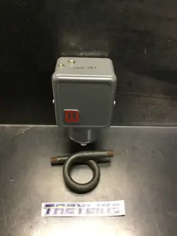 L404A-1206-1 PRESSURETROL CONTROLLER