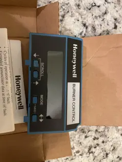 NEW HONEYWELL S7800A1001 BURNER CONTROL KEYBOARD DISPLAY MODULE. OLD STOCK