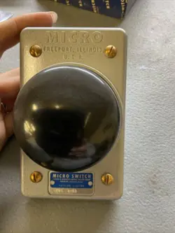 SWITCH MOMENTARY