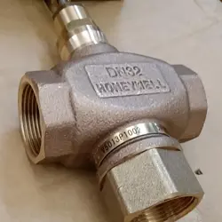 1PC HONEYWELL V5013P1002 ELECTRIC THREE-WAY VALVE NEW EXPEDITED SHIPPING