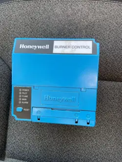 HONEYWELL RM7897A1002 BURNER CONTROLLER