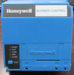HONEYWELL 120 VAC BURNER CONTROL RM7895 A 1014