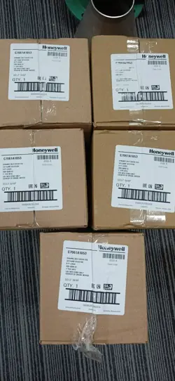 NEW IN BOX HONEYWELL C7061A1053 UV FLAME DETECTOR FAST SHIP