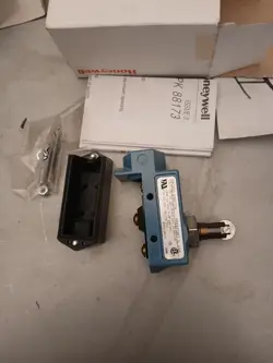 NEW HONEYWELL MICRO SWITCH LIMIT SWITCH BZE6-2RQ9 