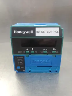 HONEYWELL RM7890A1015 REV B BURNER CONTROL MODULE.                         4E-40