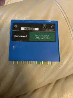 HONEYWELL R7847A-1033 RECTIFICATION FLAME AMPLIFIER ( PLASTIC HOUSING DAMAGED)