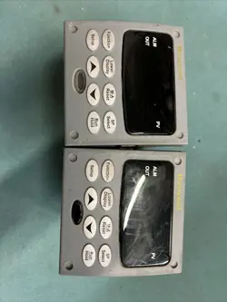 LOT OF 2 HONEYWELL DC2500-EE-1L00-200-10000-E0-0 UDC2500 CONTROLLER 90-250VAC