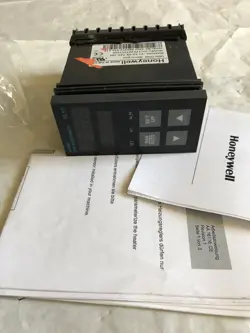NEW HONEYWELL DC170221101220 MICRO-PRO UNIVERSAL DIGITAL CONTROLLER,ED