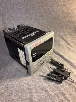 HONEYWELL DC2500 UNIVERSAL PROGRAMMABLE DIGITAL CONTROLLER, 90-250 VAC SUPPLY