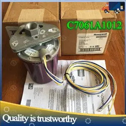 NEW IN BOX 1PC HONEYWELL C7061A1012 UV FLAME DETECTOR C7061A 1012