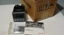 NIB  HONEYWELL UDC3200 CONTROLLER DC3200-CB-000R-210-10000-E-0-0