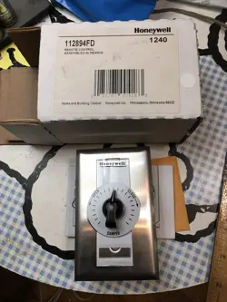 HONEYWELL 112894FD REMOTE LOCATION DAMPER CONTROLLER 1240