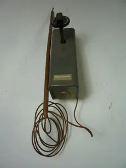 HONEYWELL T6031E1004 TEMPERATURE CONTROLLER USED