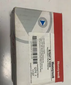 NEWEST&IN STOCK WITH BOX HONEYWELL R7847A1033 RECTIFICATION FLAME AMPLIFIER