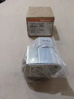 HONEYWELL V4046C1054 PILOT GAS SOLENOID VALVE 3/8” 120V