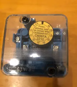 HONEYWELL   C6097A2210   PRESSURE SWITCH   NEW  IUNUSED  DHL/FEDEX/UPS