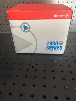 NEW IN BOX HONEYWELL RM7800L1012 BURNER CONTROL FREE SHIPPING
