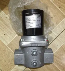 NEW HONEYWELL SOLENOID GAS VALVE VE4032A1133 ONE YEAR WARRANTY