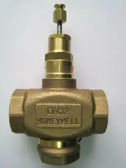 ONE NEW HONEYWELL V5013E1071 THREE-WAY VALVE FAST SHIP