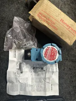 NEW HONEYWELL LSXA3K-1A LIMIT SWITCH NEW OLD STOCK