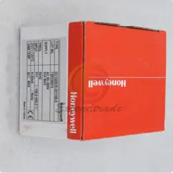 ONE NEW IN BOX HONEYWELL DC1020CR-30110B-E THERMOSTAT