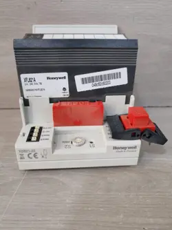HONEYWELL XFL821A WITH BASE XS821-22 ANALOG OUTPUT MODULE