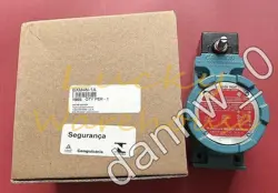 NEW IN BOX HONEYWELL BXM4N-1A LIMIT SWITCH(1PCS)