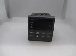 HONEYWELL DC300K-EA0-11-0A00 UDC 3000 USED