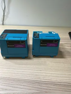 2HONEYWELL RM7895A1014 ULTRAVIOLET FLAME AMPLIFIER