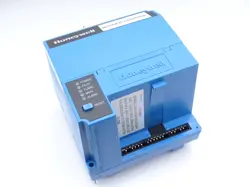 HONEYWELL RM7897A1002 TEMPERATURE CONTROLLER  NEW IN BOX (1229170591 - )