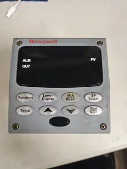 HONEYWELL  DC2500-EE-1L00-300 TEMPERATURE CONTROLLER USED USA SELLER FAST SHIP