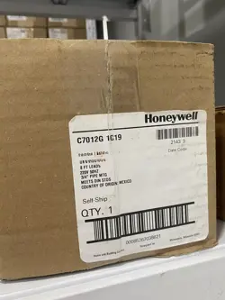 EXPRESS SHIP NEW IN BOX HONEYWELL BURNER CONTROLLER C7012G1019 C7012G 1019