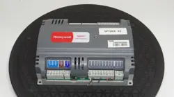 LOT OF (8) - HONEYWELL PUL6438S SPYDER CONTROLLER