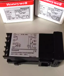 1PC HONEYWELL DC1010CR-301000-E DC1010CR301000E TEMPERATURE CONTROLLER NEW