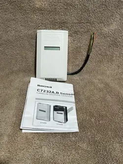 HONEYWELL C7232A1008 WALL MOUNT CO2 /TEMPERATURE SENSOR
