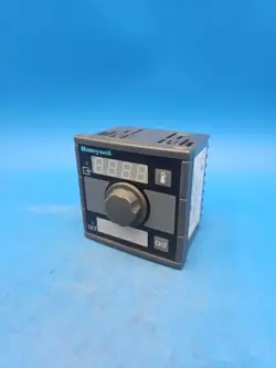 NEW IN BOX HONEYWELL DC2500-CE-0A00-200-00000-E0-0 UDC2500 DIGITAL CONTROLLER
