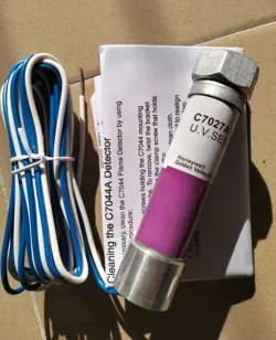 IN BOX HONEYWELL C7027A1049 FLAME DETECTOR SENSOR REPLACE EXPEDITED SHIP