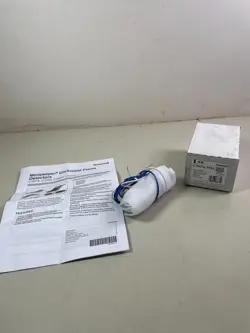 HONEYWELL C7027A 1031 MINI PEEPER ULTRAVIOLET FLAME DETECTOR