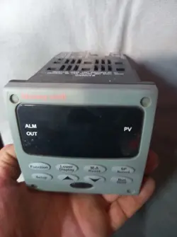 HONEYWELL UDC2500 CONTROLLER DC2500-CE-0A0R-200-00000-00-0
