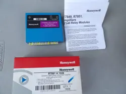 NEW WITH BOX HONEYWELL R7861A1026 ULTRAVIOLET FLAME AMPLIFIER IN USA