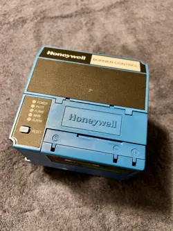 HONEYWELL    RM7897A1002     BURNER CONTROLLER