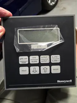 NEW - HONEYWELL 7082-32 PH/ORP ANALYZER/CONTROLLER - NEW