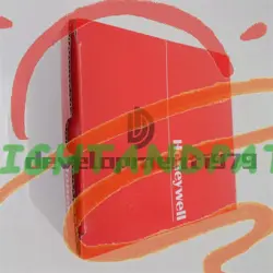 ONE NEW HONEYWELL DC1030CL-101000-E TEMPERATURE CONTROLLER~